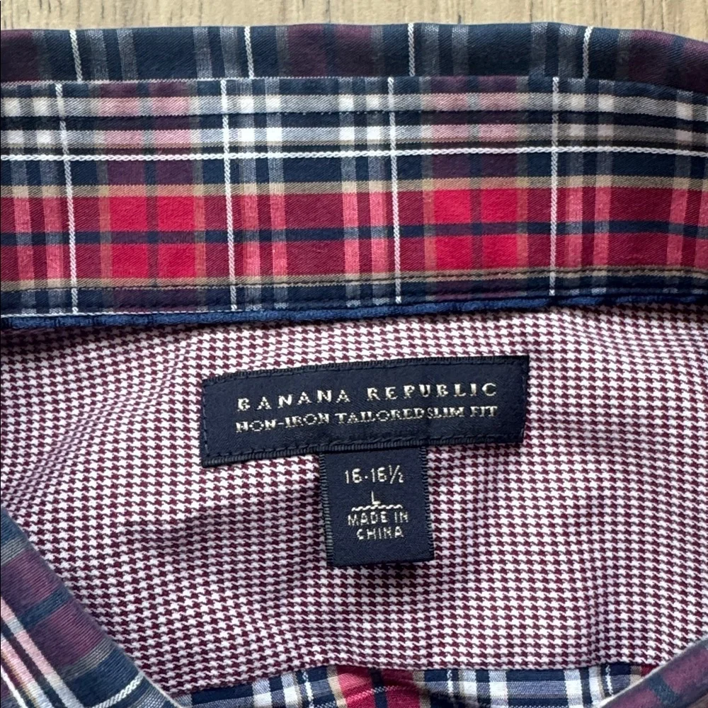 Banana Republic Non-Iron Tailored Slim Fit Red and Blue Plaid Button Down Large